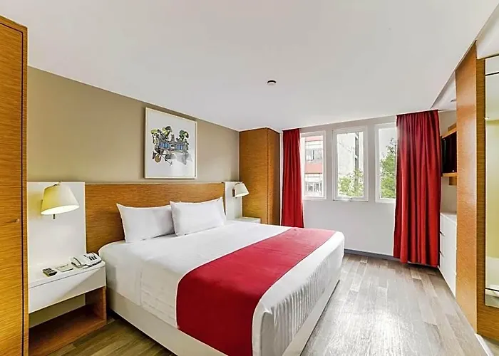 Отель Express By Marriott Ciudad De Alameda